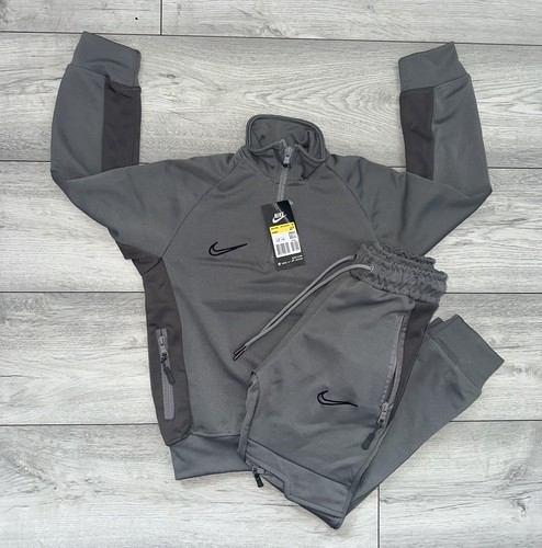 Years grey nike tracksuit - 9-10,